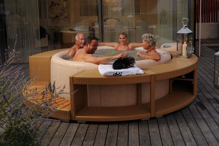 treffpunkt-der-familie-softub-whirlpool-content-image-landscape